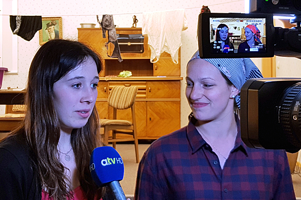 a.tv interviewt Delia und Christina
